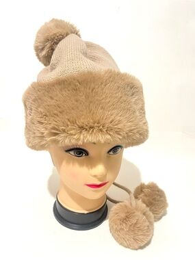 Marcus Adler Beige Faux Fur Pom Pom Knit Winter Hat - Unbranded